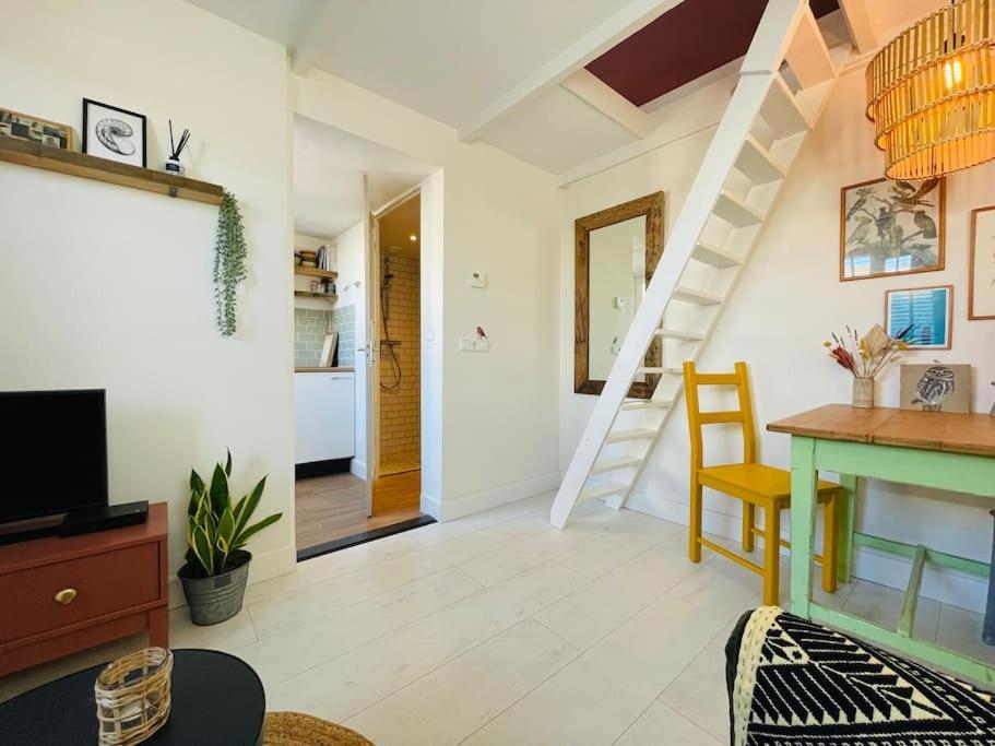 The Birdhouse, Tiny Home Close To The Beach 노르트베이크 외부 사진